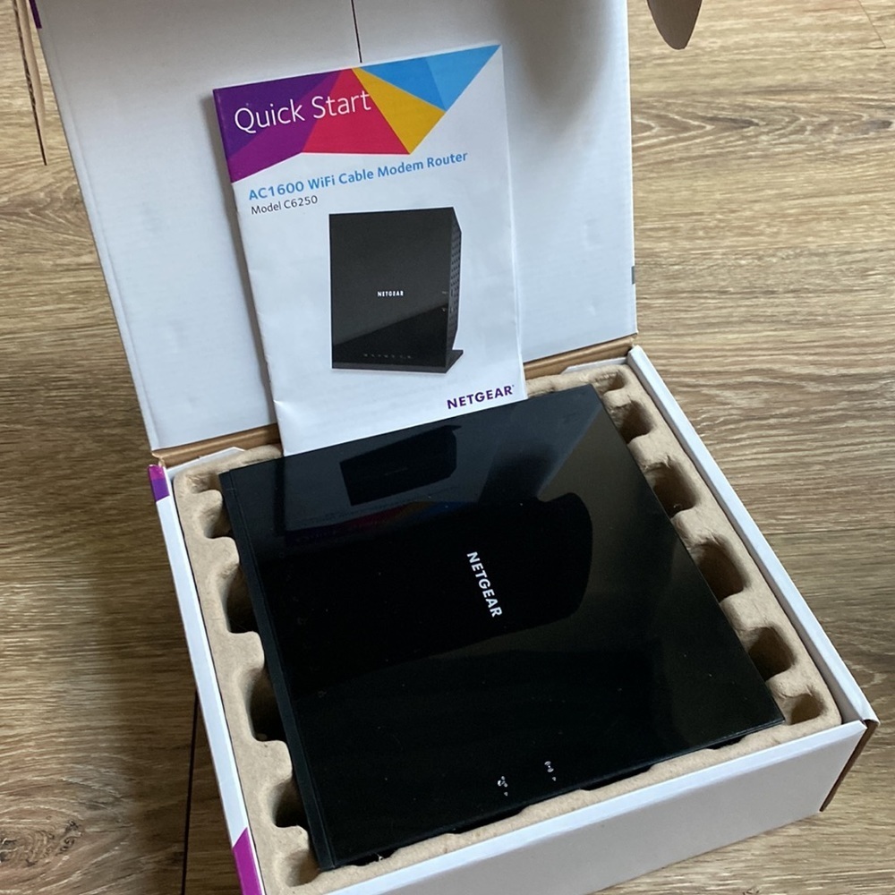 NIB NETGEAR AC-1600 Dual Band WiFi Cable Router Modem in Black - Picture 2 of 12